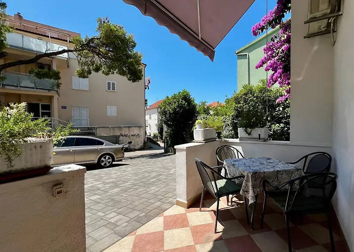 Jure Apartment Makarska