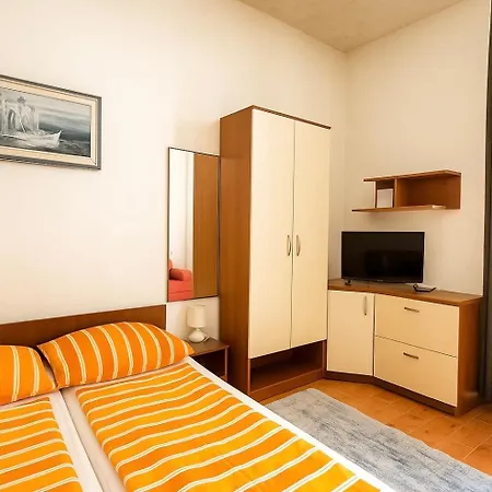 Jure Apartment Makarska