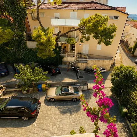 Apartament Jure *