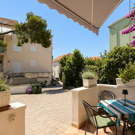 Apartament Jure
